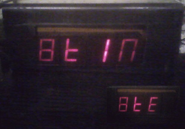 Digital Display indicating battery available and internal/external charging.